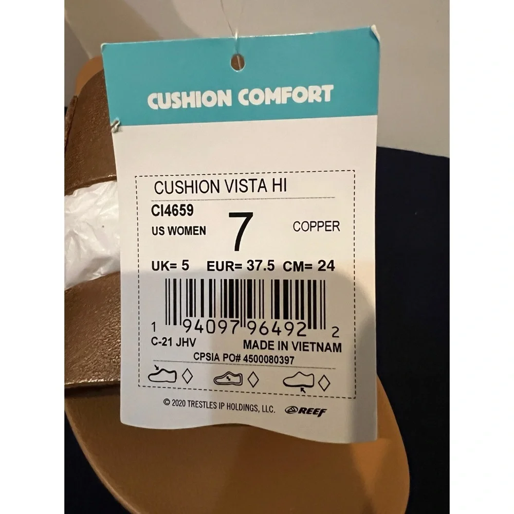 New in box Reef sandals. - Picture 4 of 12